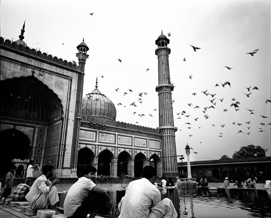 Delhi July 2012 5 2 days in Delhi : Jama Masjid 1/2 street photography argentique analog